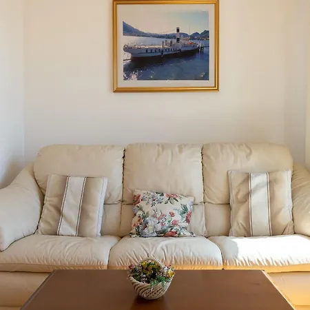 بيت للعطل By *